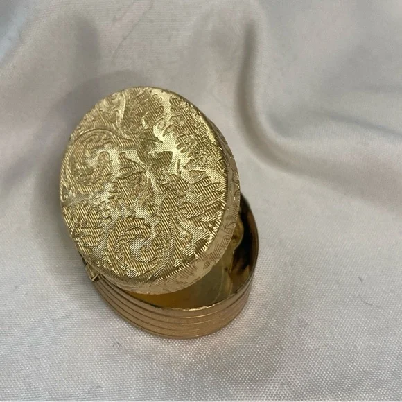 Vintage Avon Brocade Perfume Glacé Gold Tone Case Pill Box Trinkets - Picture 10 of 10